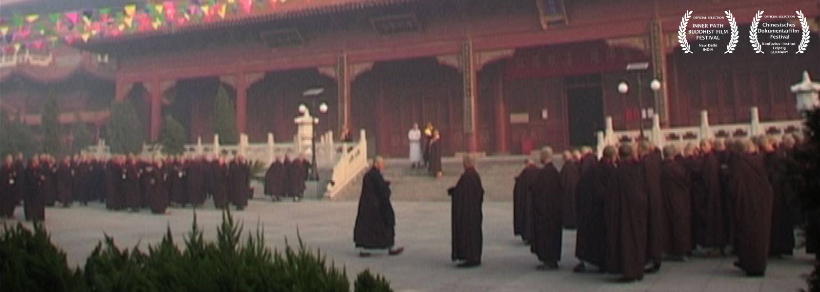 戒 VOWS - Buddhist monks gathered in courtyard - THIS Buddhist Film Festival