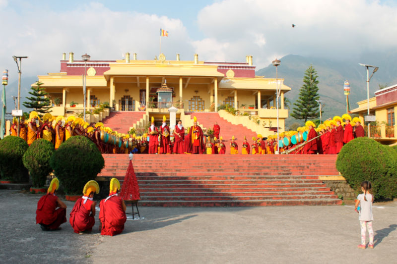 GYÜTÖ - Lamas gathering in monastery square - THIS Buddhist Film Festival